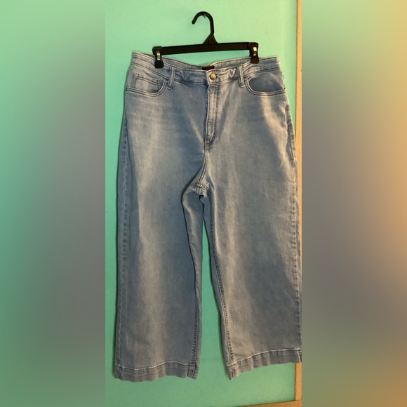 Lee Light Wash Denim Capris Size 18 - Picture 3 of 15